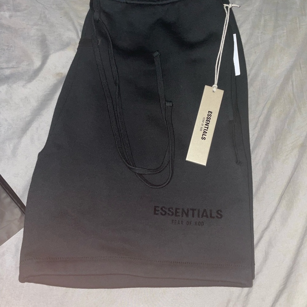 Essentials Men's - Picture 2 of 2
